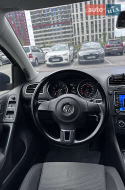 Хетчбек Volkswagen Golf 2010 в 