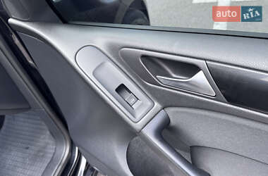 Хетчбек Volkswagen Golf 2010 в 