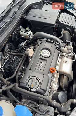 Хетчбек Volkswagen Golf 2010 в 