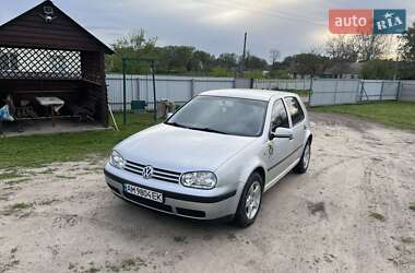 Хэтчбек Volkswagen Golf 2001 в Сквире