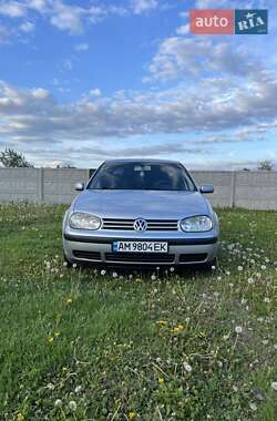 Хетчбек Volkswagen Golf 2001 в 