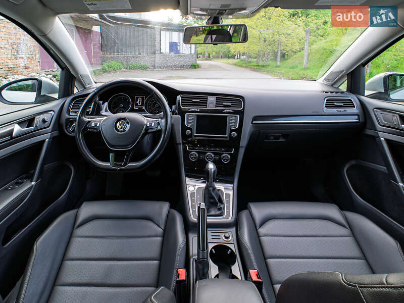 Універсал Volkswagen Golf 2015 в Києві