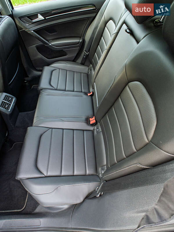 Універсал Volkswagen Golf 2015 в Києві