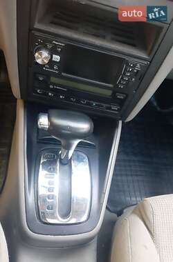Хэтчбек Volkswagen Golf 1998 в 