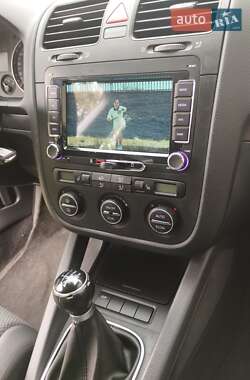 Хэтчбек Volkswagen Golf 2006 в 