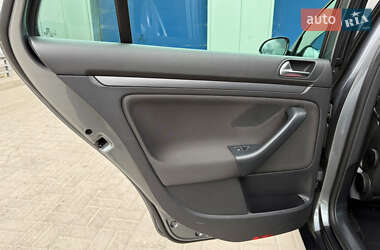 Універсал Volkswagen Golf 2012 в 