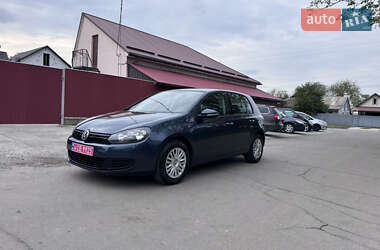 Хетчбек Volkswagen Golf 2010 в 