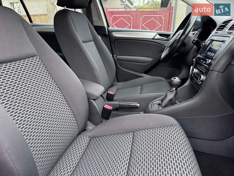 Хэтчбек Volkswagen Golf 2010 в Звенигородке