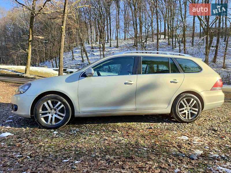 Універсал Volkswagen Golf 2010 в 