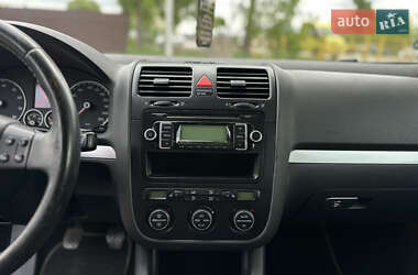 Хэтчбек Volkswagen Golf 2008 в 