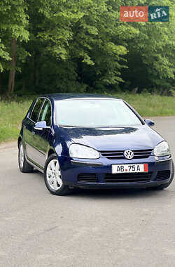 Хетчбек Volkswagen Golf 2004 в 