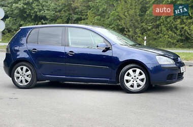 Хетчбек Volkswagen Golf 2004 в 