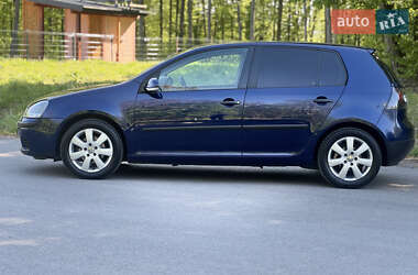 Хетчбек Volkswagen Golf 2004 в 