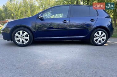 Хетчбек Volkswagen Golf 2004 в 