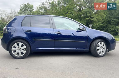 Хетчбек Volkswagen Golf 2004 в 
