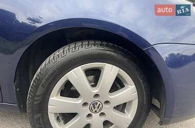 Хетчбек Volkswagen Golf 2004 в 