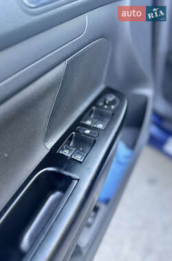 Хетчбек Volkswagen Golf 2004 в 
