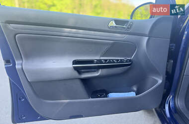 Хетчбек Volkswagen Golf 2004 в 