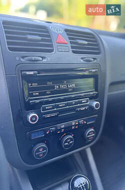 Хетчбек Volkswagen Golf 2004 в 