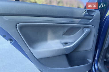 Хетчбек Volkswagen Golf 2004 в 