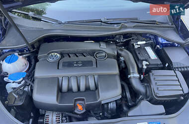 Хетчбек Volkswagen Golf 2004 в 