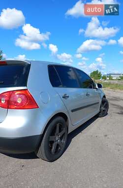Хэтчбек Volkswagen Golf 2005 в 