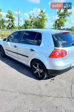 Хэтчбек Volkswagen Golf 2005 в 