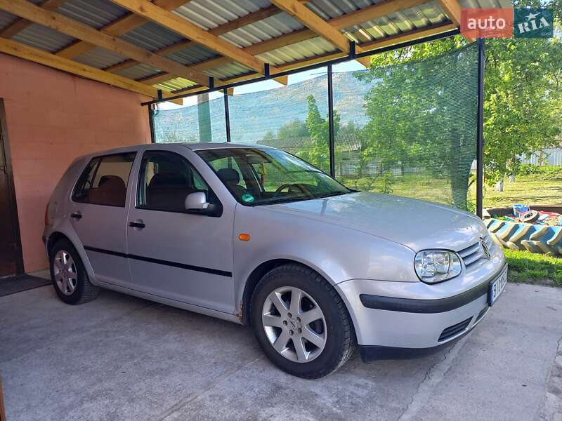 Хэтчбек Volkswagen Golf 1998 в 