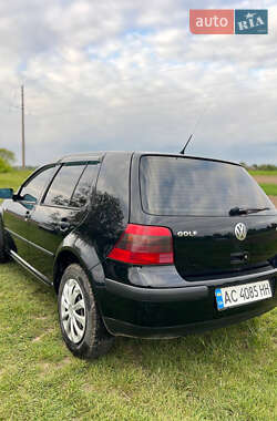Хэтчбек Volkswagen Golf 2001 в 