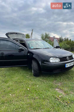 Хэтчбек Volkswagen Golf 2001 в 