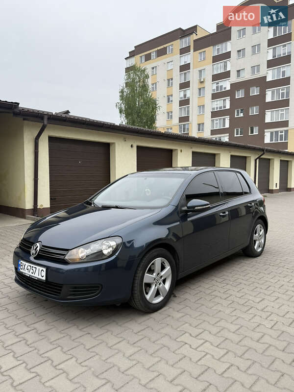 Хетчбек Volkswagen Golf 2010 в 