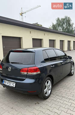 Хетчбек Volkswagen Golf 2010 в 