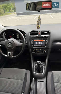 Хетчбек Volkswagen Golf 2010 в 