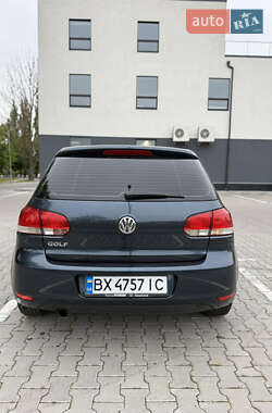 Хетчбек Volkswagen Golf 2010 в 