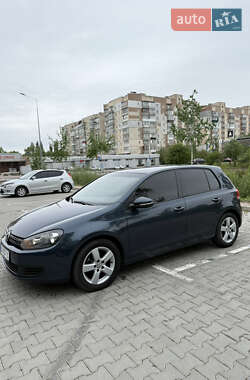 Хетчбек Volkswagen Golf 2010 в 