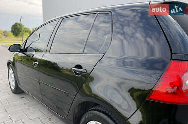 Хэтчбек Volkswagen Golf 2008 в 
