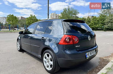 Хетчбек Volkswagen Golf 2005 в 