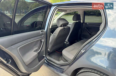 Хетчбек Volkswagen Golf 2005 в 