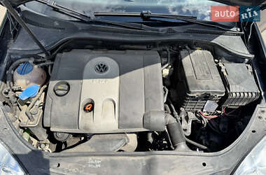 Хетчбек Volkswagen Golf 2005 в 