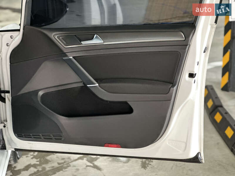 Хетчбек Volkswagen Golf 2019 в Самборі