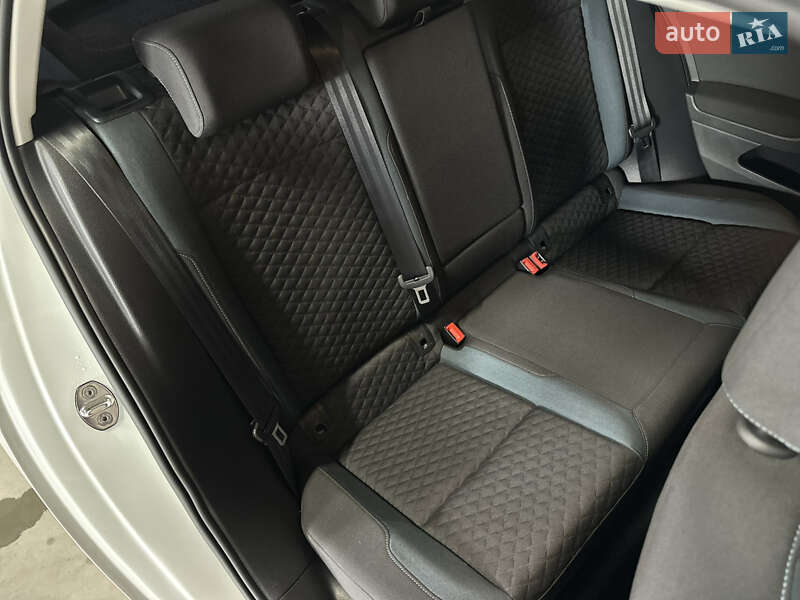 Хетчбек Volkswagen Golf 2019 в Самборі