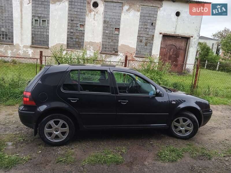 Хэтчбек Volkswagen Golf 2001 в Ходорове