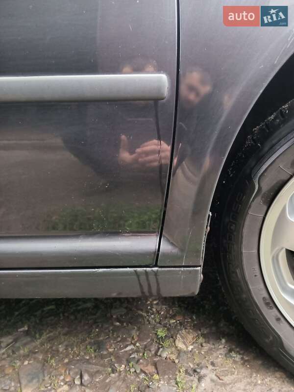 Хэтчбек Volkswagen Golf 2001 в Ходорове