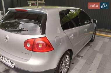 Хэтчбек Volkswagen Golf 2005 в 