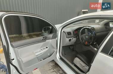 Хэтчбек Volkswagen Golf 2005 в 