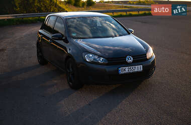 Хэтчбек Volkswagen Golf 2009 в Ровно