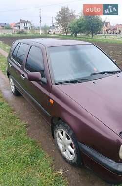 Хетчбек Volkswagen Golf 1994 в Чернівцях