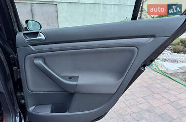 Хэтчбек Volkswagen Golf 2009 в 