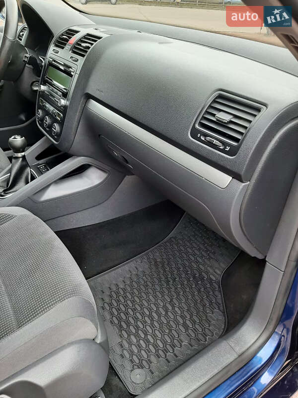 Універсал Volkswagen Golf 2009 в Харкові