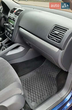 Універсал Volkswagen Golf 2009 в 